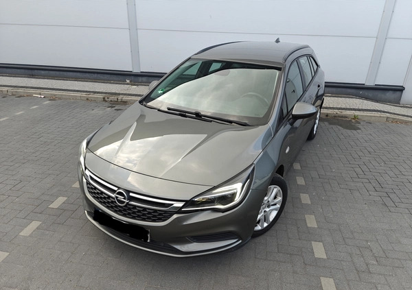 Opel Astra cena 32900 przebieg: 205400, rok produkcji 2017 z Kraków małe 704